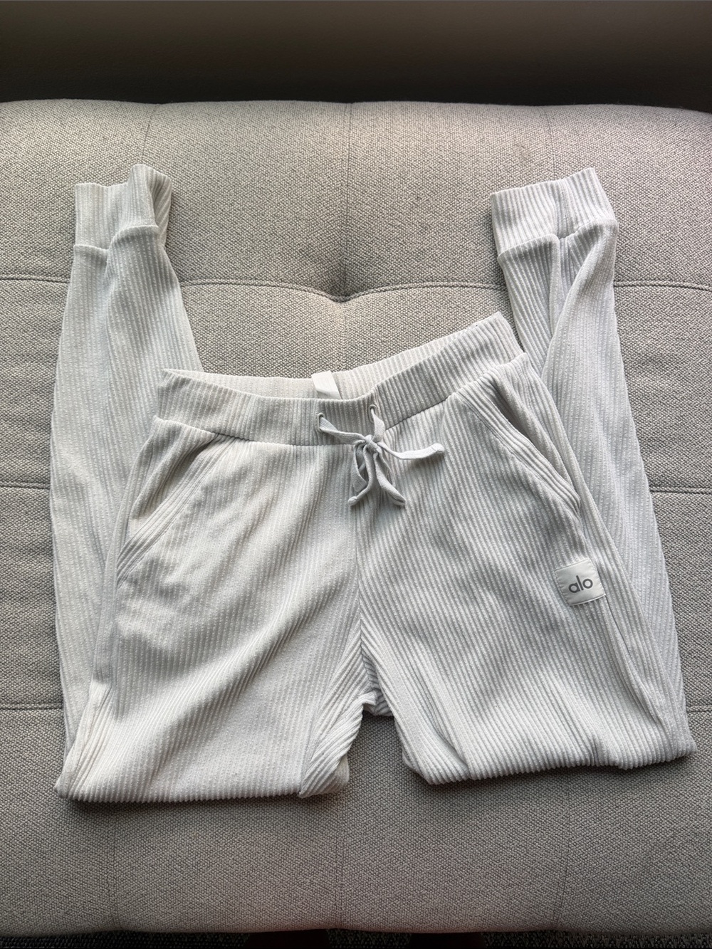 ALO Yoga Light Gray Ribbed Lounge Joggers